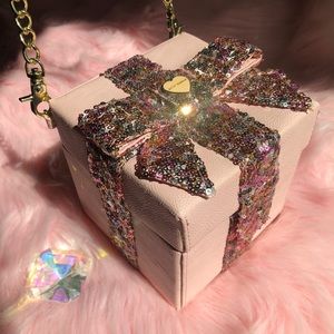 Betsey Johnson 🎁Gift Box Present Purse Crossbody